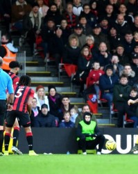  纽卡斯尔联定位球战术奏效战胜伯恩茅斯