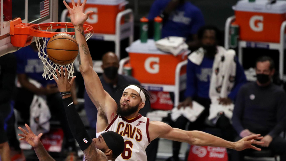  申京土耳其中锋灵活脚步戏耍鹈鹕内线率队取胜